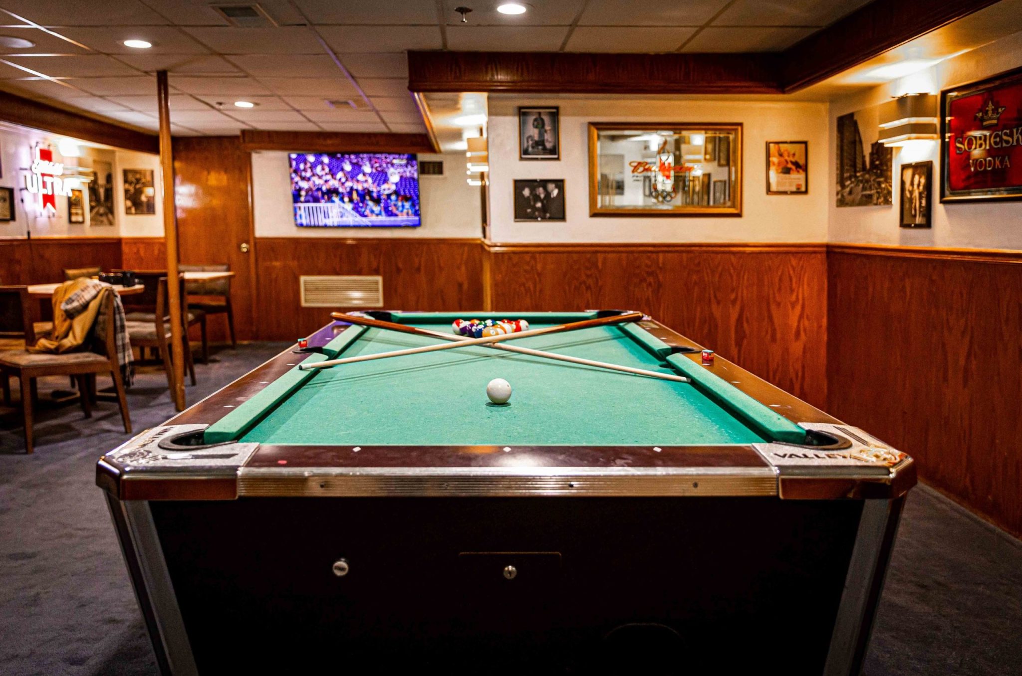 cardozos-pub-with-pool-table-view
